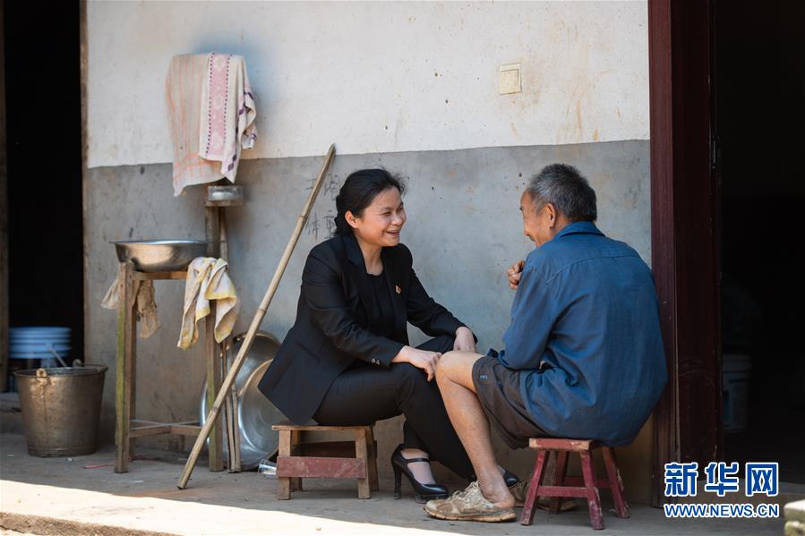 (圖文互動(dòng))(2)扶貧干部唐華容:治疾病也治“窮病”