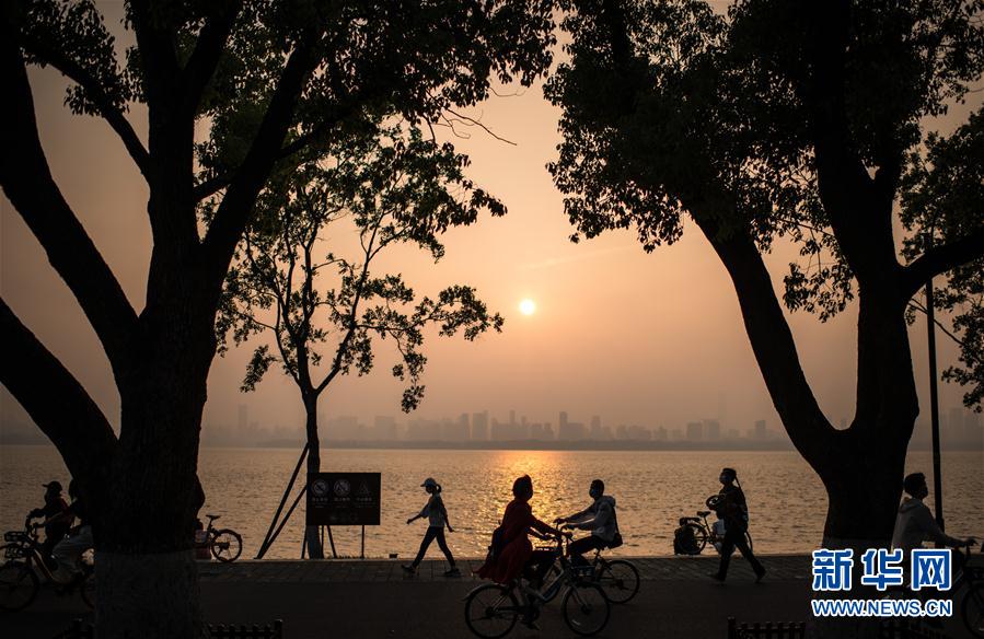 (新華全媒頭條·圖文互動)(2)人氣回暖 消費復蘇 健康出行——加長版“五一”假期觀察