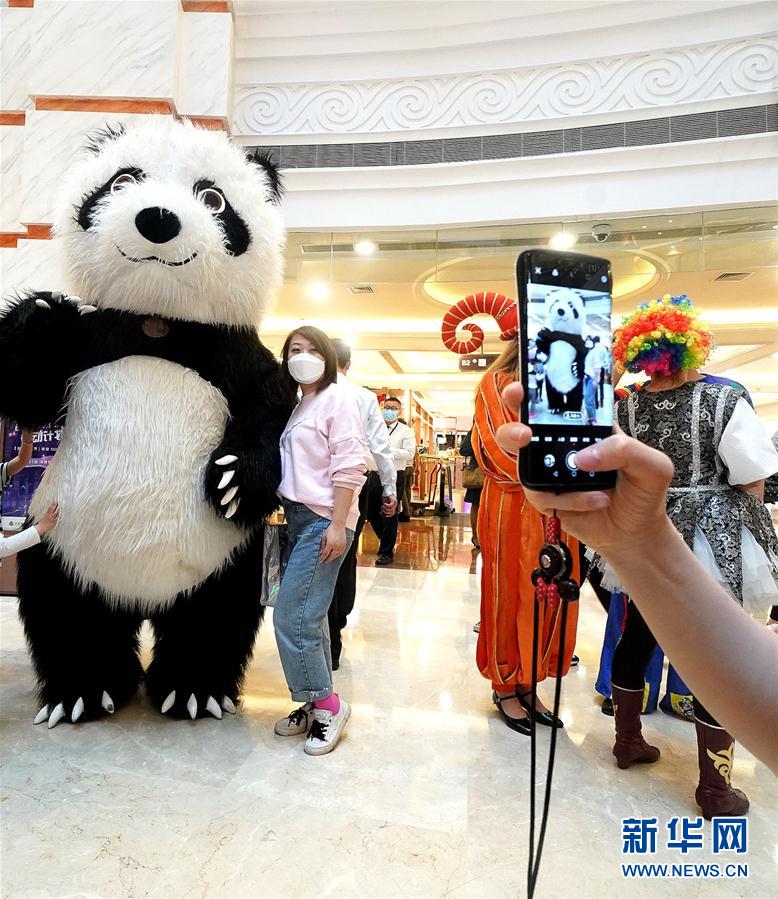 (新華全媒頭條·圖文互動)(8)人氣回暖 消費復蘇 健康出行——加長版“五一”假期觀察