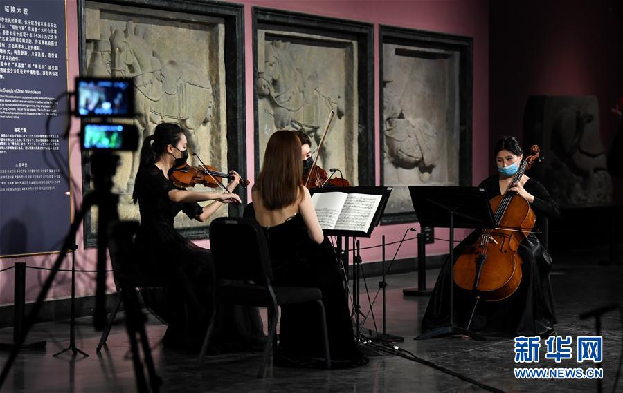 (新華全媒頭條·圖文互動)(10)人氣回暖 消費復蘇 健康出行——加長版“五一”假期觀察