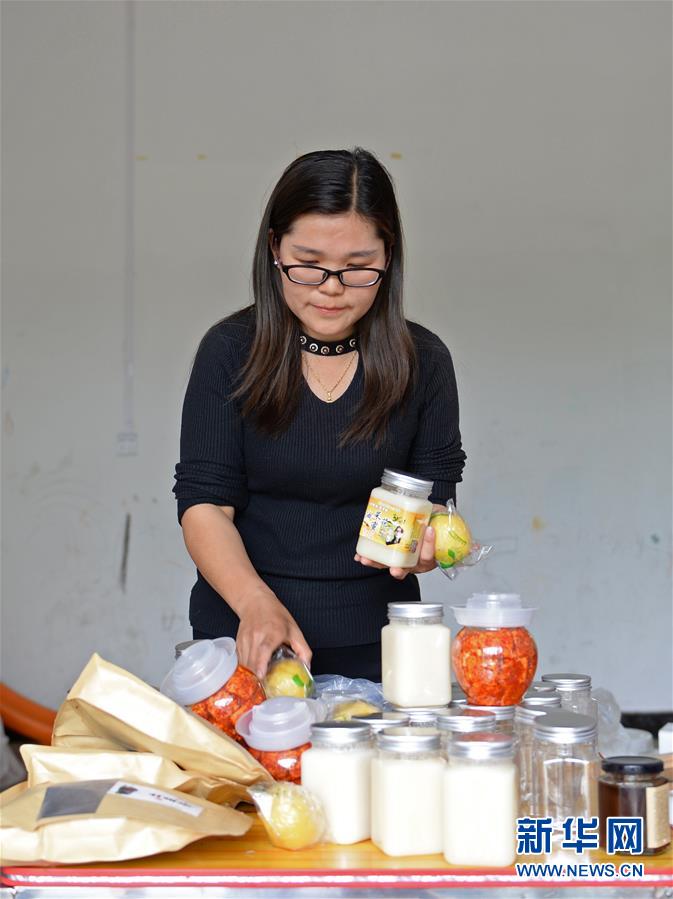 （決戰(zhàn)決勝脫貧攻堅&middot;圖文互動）（1）&ldquo;蜂妹子&rdquo;楊春竹：鄉(xiāng)村發(fā)展需要年輕人&rdquo;