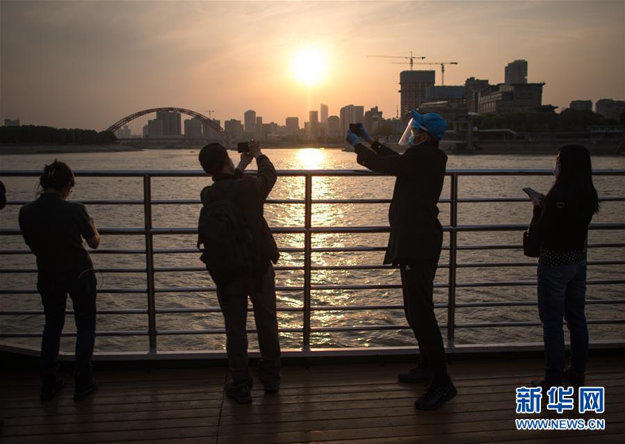 （在習(xí)近平新時代中國特色社會主義思想指引下&mdash;&mdash;新時代新作為新篇章&middot;習(xí)近平總書記關(guān)切事&middot;圖文互動）（9）疫情防控不減壓　復(fù)工復(fù)產(chǎn)正加速&mdash;&mdash;武漢&ldquo;解封&rdquo;滿月觀察