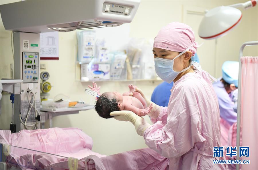 （新華全媒頭條&middot;圖文互動(dòng)）（5）&ldquo;我看不見你的樣子，但我知道你是誰(shuí)&rdquo;&mdash;&mdash;寫在國(guó)際護(hù)士節(jié)來(lái)臨之際