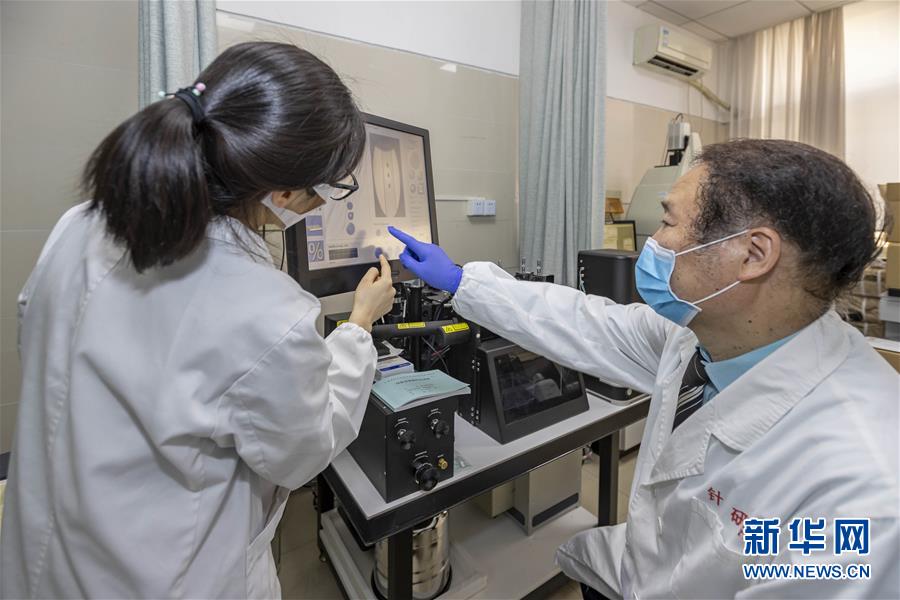 （代表委員履職&middot;圖文互動(dòng)）（2）&ldquo;履職與行醫(yī)，都要精益求精&rdquo;&mdash;&mdash;全國(guó)政協(xié)委員吳煥淦履職記