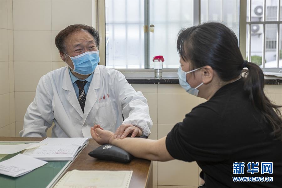 （代表委員履職&middot;圖文互動(dòng)）（4）&ldquo;履職與行醫(yī)，都要精益求精&rdquo;&mdash;&mdash;全國(guó)政協(xié)委員吳煥淦履職記