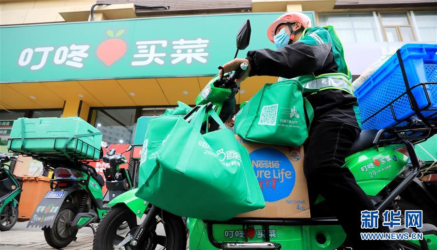 (新華全媒頭條·圖文互動)(1)“風”起“云”涌 中國品牌在全球戰(zhàn)“疫”中崛起