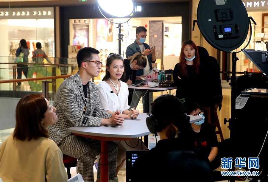 (新華全媒頭條·圖文互動)(2)“風”起“云”涌 中國品牌在全球戰(zhàn)“疫”中崛起