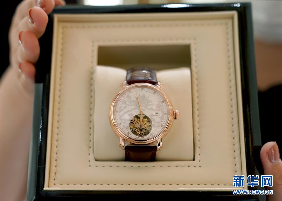 (新華全媒頭條·圖文互動)(4)“風”起“云”涌 中國品牌在全球戰(zhàn)“疫”中崛起