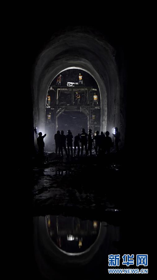 （在習(xí)近平新時(shí)代中國(guó)特色社會(huì)主義思想指引下&mdash;&mdash;新時(shí)代新作為新篇章&middot;習(xí)近平總書記關(guān)切事&middot;圖文互動(dòng)）（7）新機(jī)遇、新引擎&mdash;&mdash;重大工程重大項(xiàng)目建設(shè)新動(dòng)向觀察