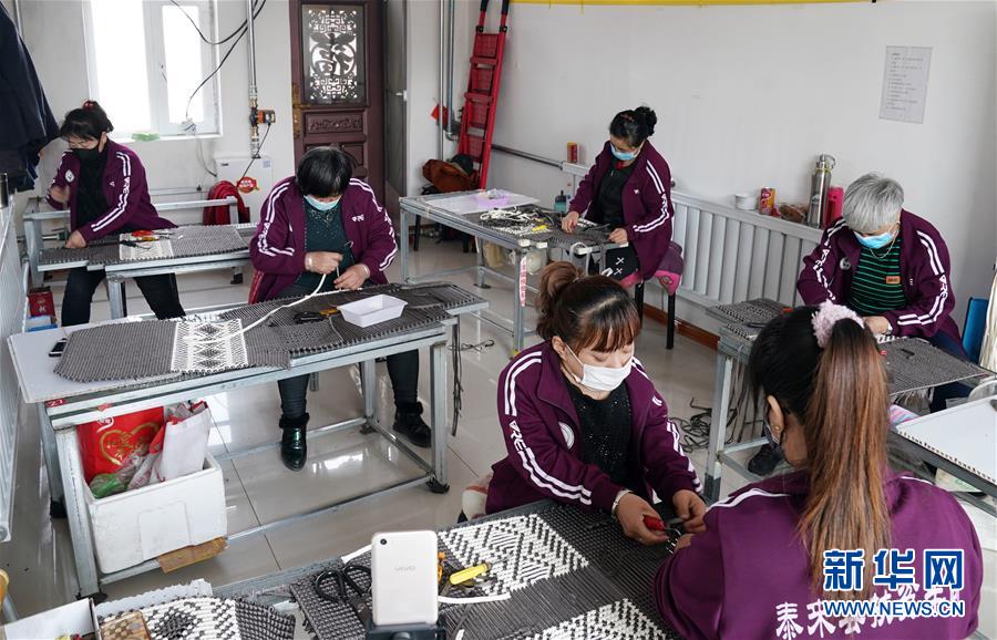 （在習(xí)近平新時(shí)代中國(guó)特色社會(huì)主義思想指引下&mdash;&mdash;新時(shí)代新作為新篇章&middot;習(xí)近平總書記關(guān)切事&middot;圖文互動(dòng)）（2）助你飛翔，擁抱陽(yáng)光&mdash;&mdash;助力殘疾人脫貧攻堅(jiān)故事