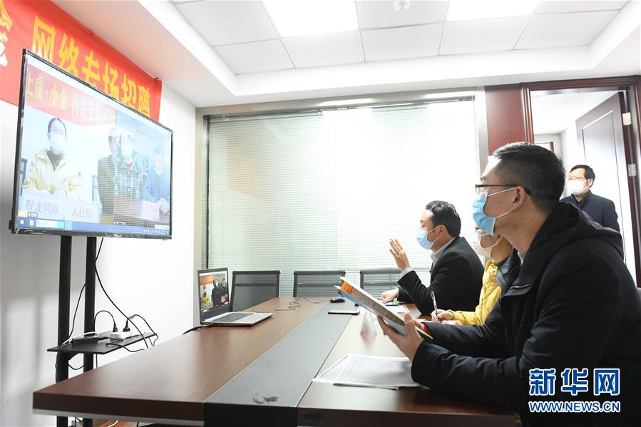 （新華全媒頭條&middot;圖文互動(dòng)）（18）從人民中汲取磅礴力量&mdash;&mdash;習(xí)近平總書記同出席2020年全國(guó)兩會(huì)人大代表、政協(xié)委員共商國(guó)是紀(jì)實(shí)