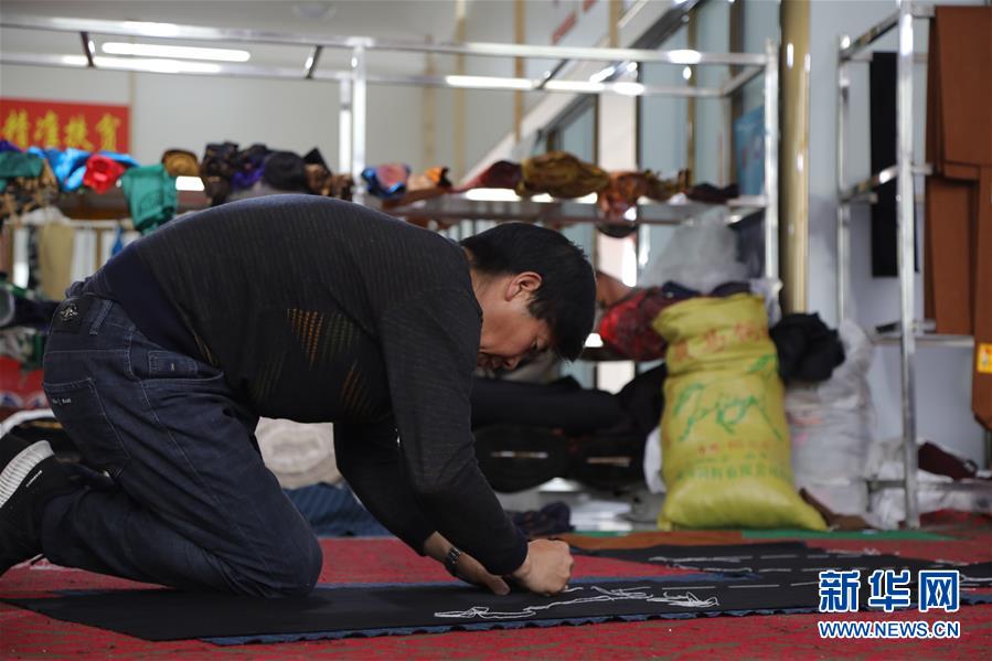 (決戰(zhàn)決勝脫貧攻堅(jiān)·圖文互動(dòng))(2)電商扶貧鋪就藏區(qū)脫貧致富“快車道”