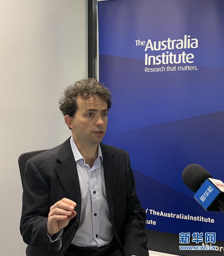(國(guó)際疫情·圖文互動(dòng))專訪:污蔑中國(guó)不利于應(yīng)對(duì)疫情 各國(guó)應(yīng)合作提升“數(shù)字素養(yǎng)”——訪揭露新冠謠言的澳大利亞研究人員羅德·坎貝爾