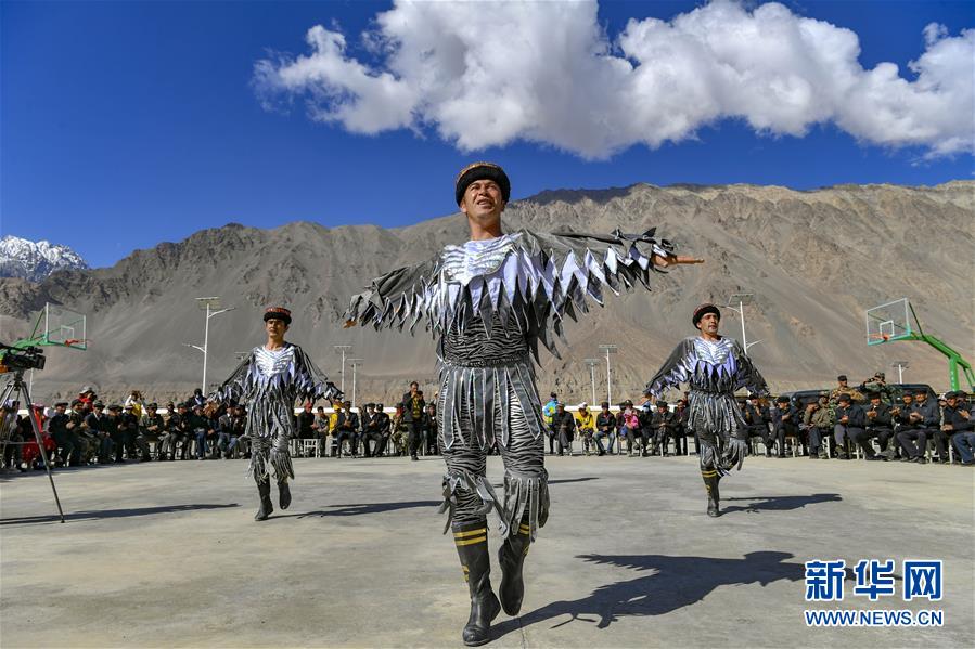 （新華全媒頭條&middot;圖文互動(dòng)）（13）飛吧，&ldquo;帕米爾雄鷹&rdquo;！