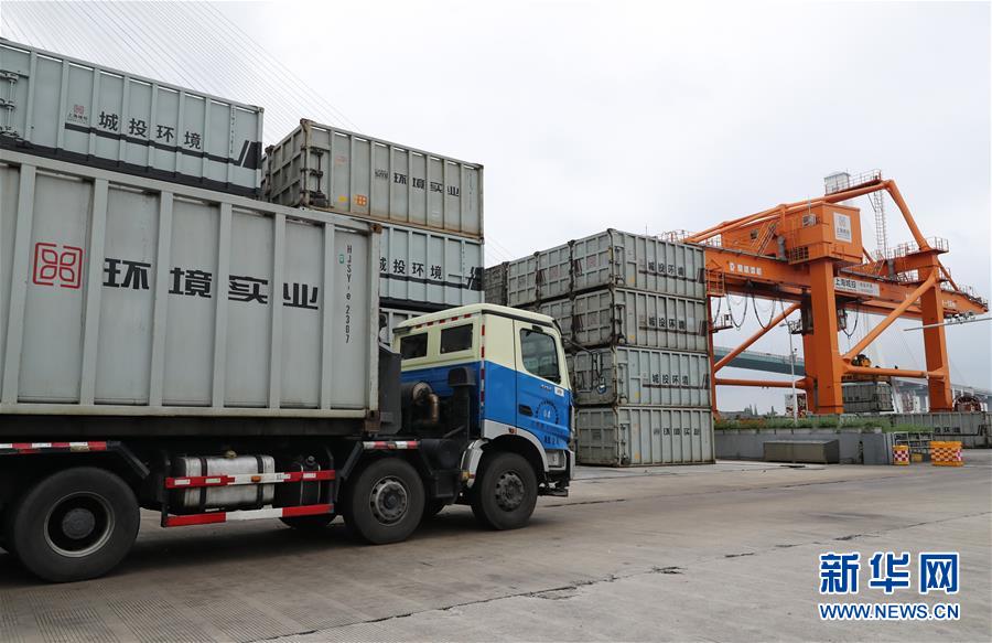 （新華全媒頭條&middot;圖文互動(dòng)）（1）演繹新時(shí)尚 答好治理卷&mdash;&mdash;上海實(shí)施垃圾分類效果追蹤