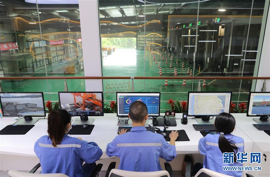 （新華全媒頭條&middot;圖文互動(dòng)）（12）演繹新時(shí)尚 答好治理卷&mdash;&mdash;上海實(shí)施垃圾分類效果追蹤