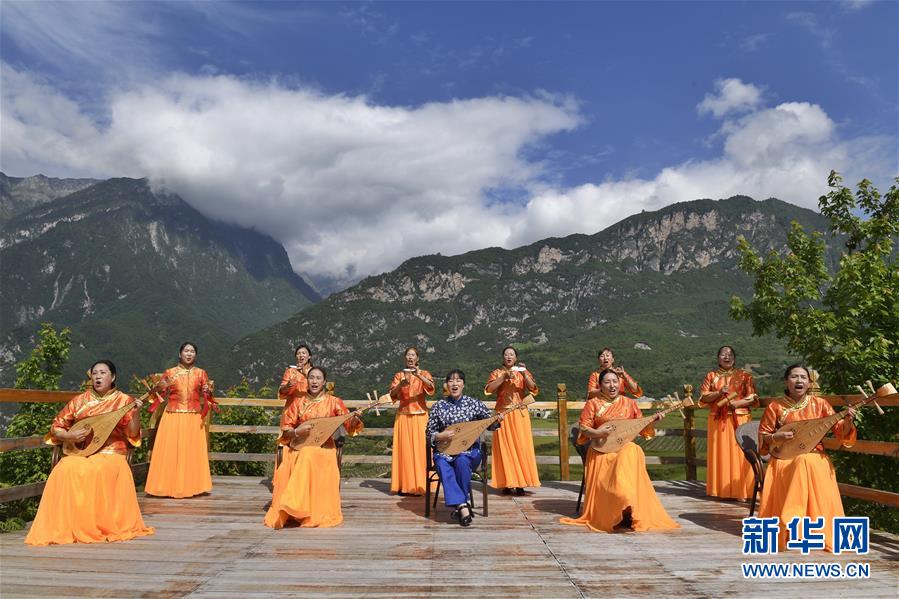 (圖文互動)(6)雪山草地展新貌——四川阿壩州脫貧奔小康紀(jì)實