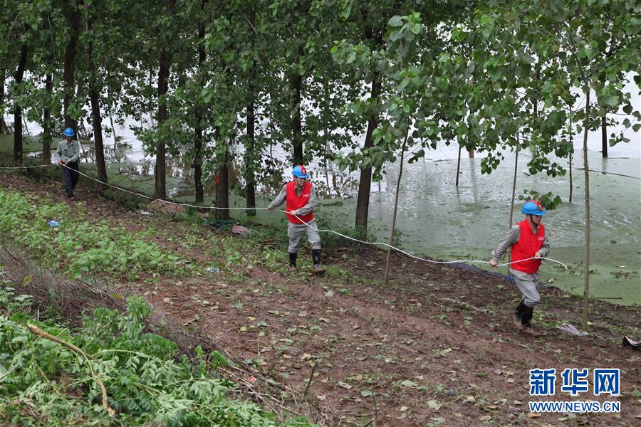 （圖文互動）（2）搶險！群眾的安全高于一切&mdash;&mdash;湖北統(tǒng)籌部署緊急應對洪澇災害