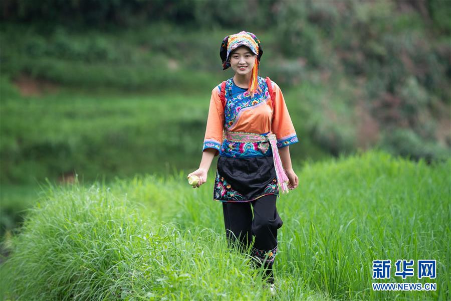 （新華全媒頭條&middot;走向我們的小康生活&middot;圖文互動）（4）那山，那人，那苗寨&mdash;&mdash;十八洞村三代人的奮斗史