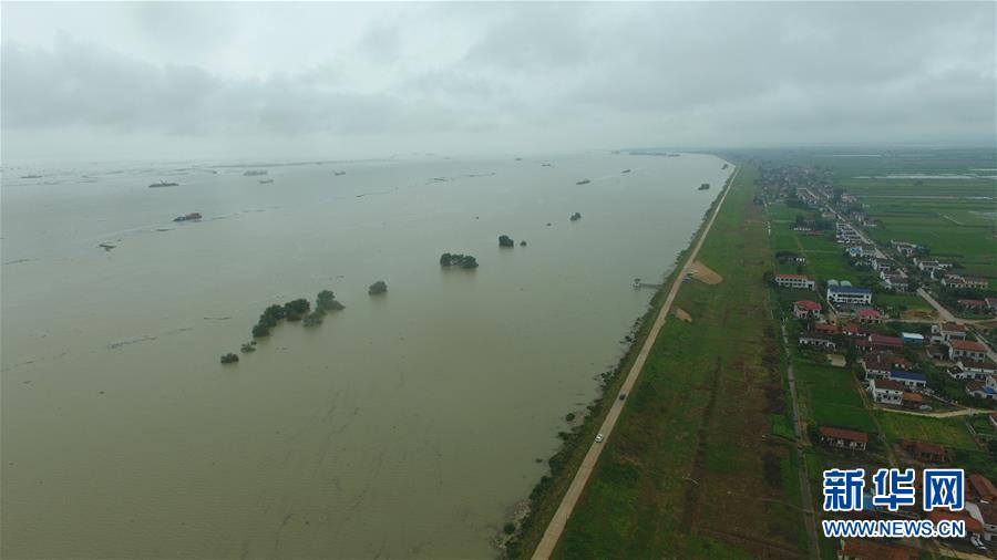 （防汛抗洪&middot;圖文互動）（5）&ldquo;險情不可怕，可怕的是不能及時發(fā)現(xiàn)險情&rdquo;&mdash;&mdash;洞庭湖巡堤查險現(xiàn)場直擊