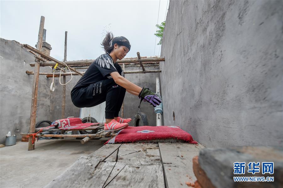 (體育·圖文互動)(14)父愛如燈 伴我奔跑