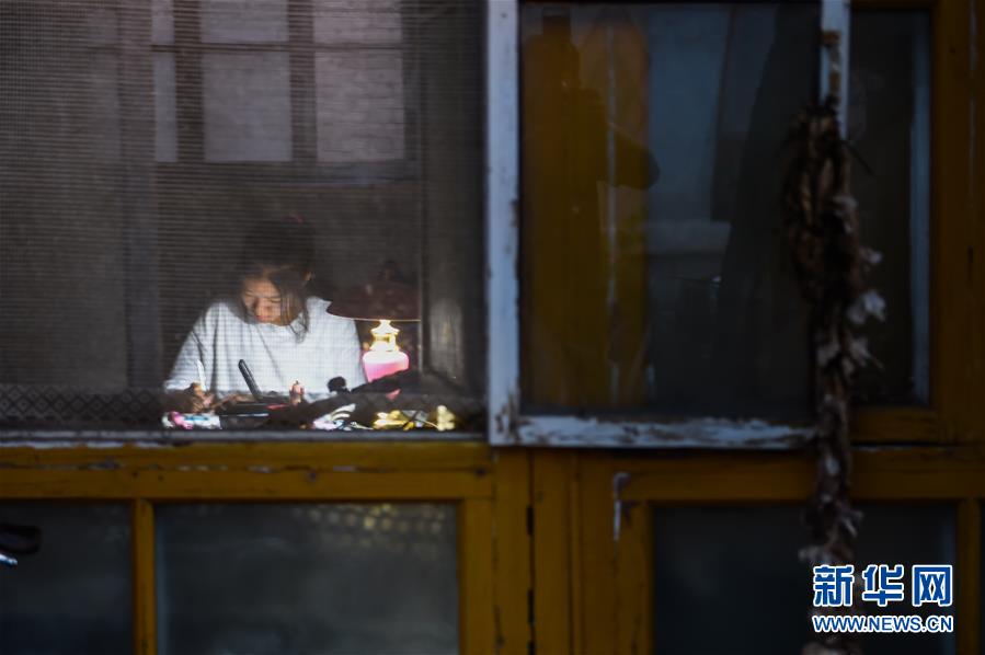 (體育·圖文互動)(15)父愛如燈 伴我奔跑