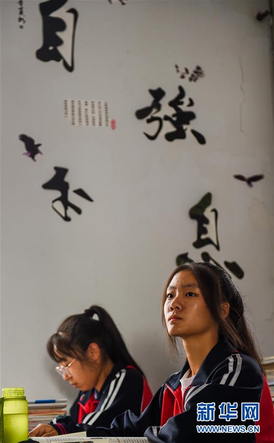 (體育·圖文互動)(16)父愛如燈 伴我奔跑