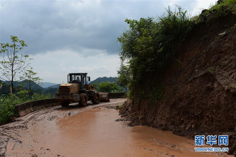 (防汛抗洪·圖文互動)(5)修路通水忙重建 補(bǔ)種搶收復(fù)生產(chǎn)——湘西山洪后恢復(fù)生產(chǎn)生活見聞