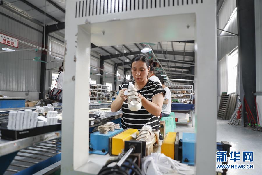 （落實(shí)&ldquo;六穩(wěn)&rdquo;&ldquo;六保&rdquo;一線見聞&middot;圖文互動(dòng)）（2）&ldquo;不讓一名貧困勞動(dòng)力失業(yè)！&rdquo;&mdash;&mdash;三峽庫區(qū)穩(wěn)就業(yè)見聞