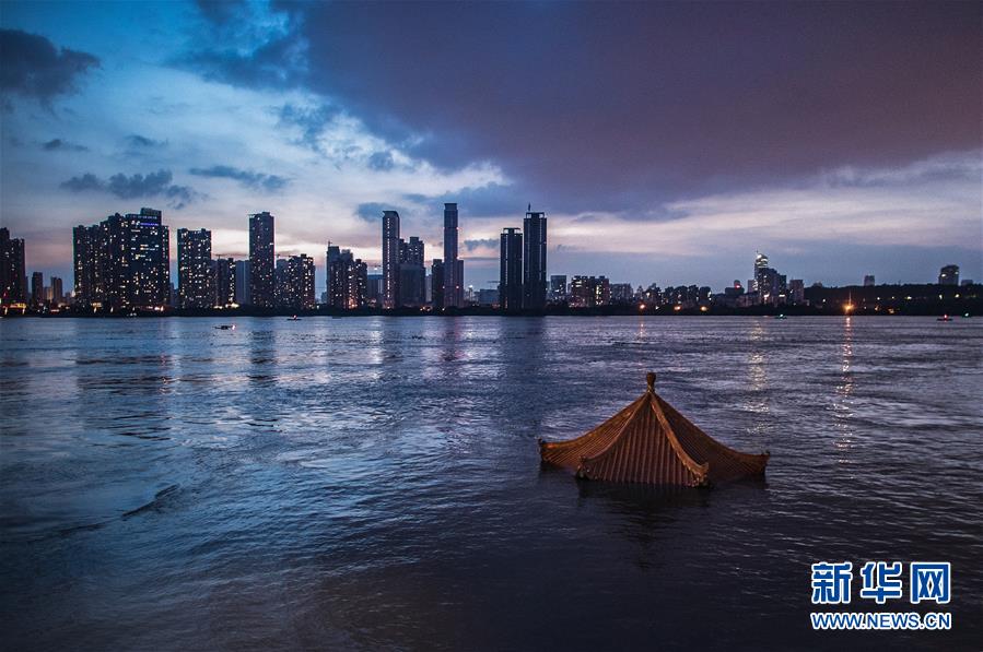 （在習(xí)近平新時(shí)代中國(guó)特色社會(huì)主義思想指引下&mdash;&mdash;新時(shí)代新作為新篇章&middot;習(xí)近平總書(shū)記關(guān)切事&middot;圖文互動(dòng)）（1）戰(zhàn)疫魔,斗洪魔&mdash;&mdash;湖北全力應(yīng)對(duì)防疫、防汛疊加&ldquo;雙考&rdquo;