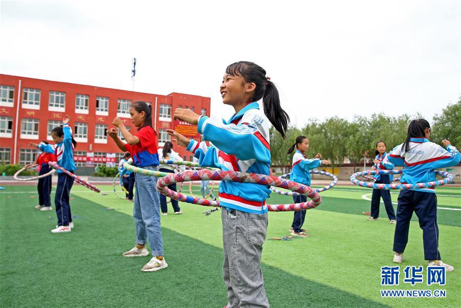 (新華全媒頭條·走向我們的小康生活·圖文互動(dòng))(14)23萬(wàn)人的命運(yùn)轉(zhuǎn)折——我國(guó)最大易地生態(tài)移民安置區(qū)的脫貧密碼