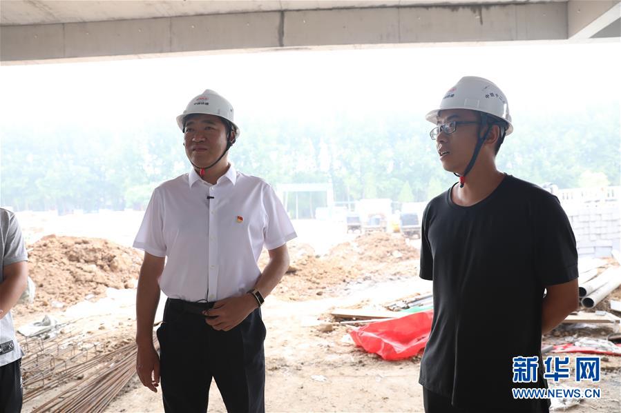 （新華全媒頭條&middot;走向我們的小康生活&middot;圖文互動(dòng)）（6）我們村里的年輕人&mdash;&mdash;賈家莊追求美好生活的&ldquo;動(dòng)力源泉&rdquo;