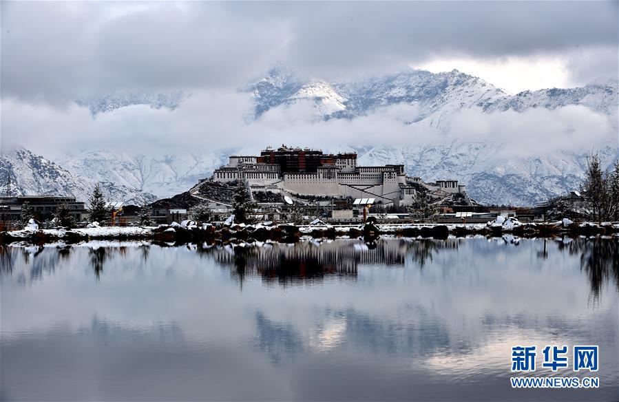 （在習(xí)近平新時(shí)代中國特色社會(huì)主義思想指引下&mdash;&mdash;新時(shí)代新作為新篇章&middot;習(xí)近平總書記關(guān)切事&middot;圖文互動(dòng)）（3）綠色映底蘊(yùn)，山水見初心&mdash;&mdash;生態(tài)優(yōu)先、綠色發(fā)展持續(xù)造福群眾美好生活