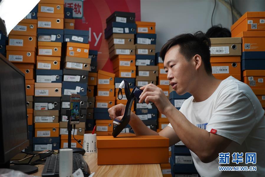 (民生直通車·圖文互動)(1)生產(chǎn)線“突圍” 創(chuàng)新領跑“下一站”——“中國女鞋之都”轉(zhuǎn)型升級之路