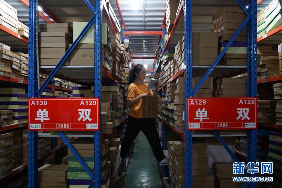 (民生直通車·圖文互動)(5)生產(chǎn)線“突圍” 創(chuàng)新領跑“下一站”——“中國女鞋之都”轉(zhuǎn)型升級之路