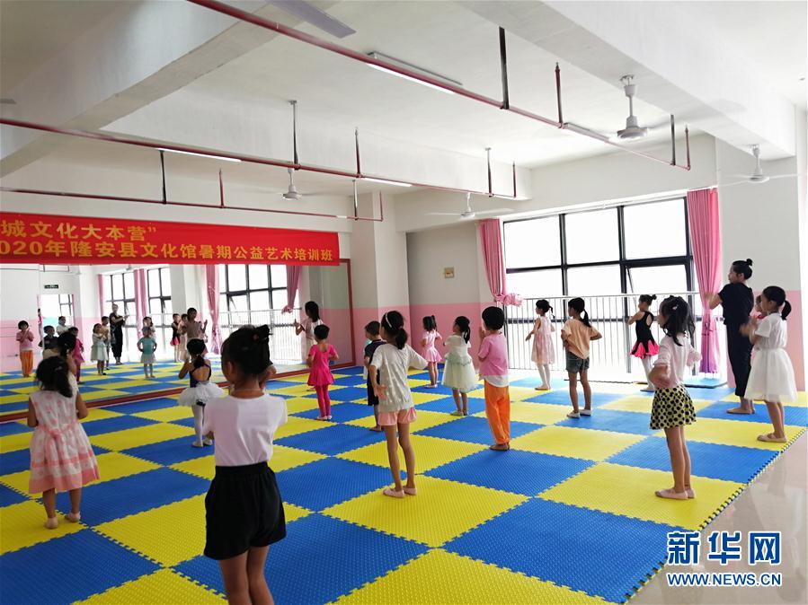 （特別的暑期生活&middot;圖文互動(dòng)）（2）她們的愿望，在這個(gè)假期實(shí)現(xiàn)&mdash;&mdash;廣西隆安易地扶貧搬遷安置區(qū)暑期見聞