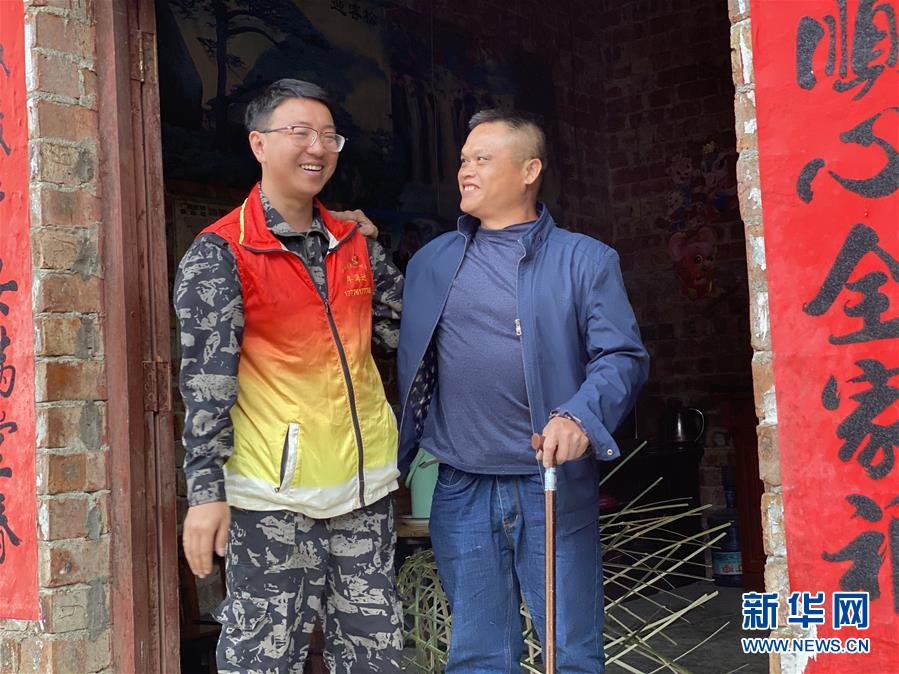 （在習近平新時代中國特色社會主義思想指引下&mdash;&mdash;新時代新作為新篇章&middot;習近平總書記關切事&middot;圖文互動）（4）青春做伴，西部放歌&mdash;&mdash;走近扎根西部建設邊疆的大學生們