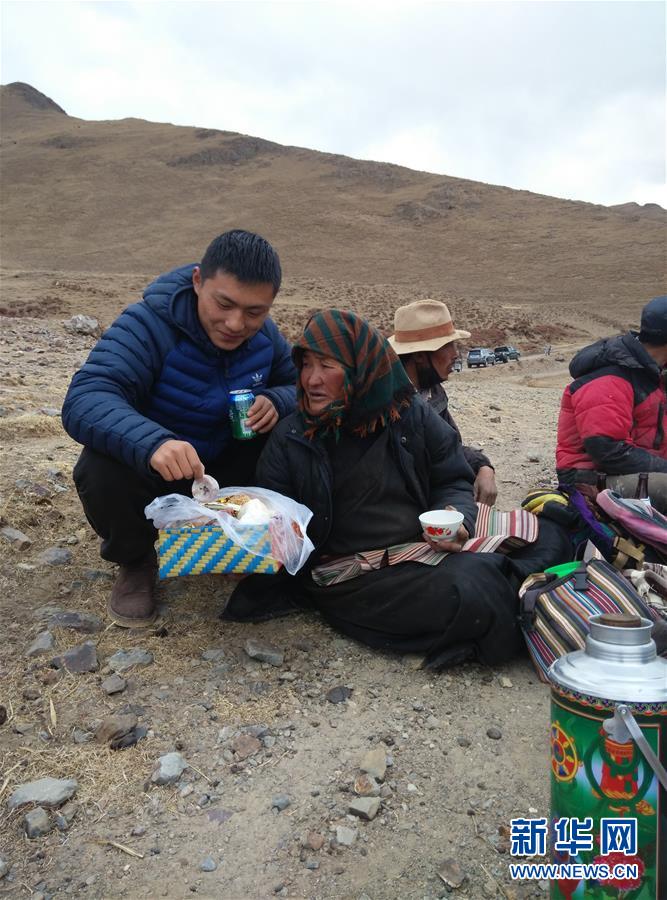 （在習近平新時代中國特色社會主義思想指引下&mdash;&mdash;新時代新作為新篇章&middot;習近平總書記關切事&middot;圖文互動）（3）青春做伴，西部放歌&mdash;&mdash;走近扎根西部建設邊疆的大學生們