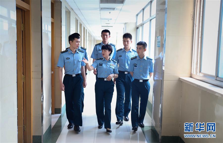 （圖文互動(dòng)）（3）&ldquo;白衣戰(zhàn)士&rdquo;在沖鋒&mdash;&mdash;記&ldquo;最美新時(shí)代革命軍人&rdquo;仲月霞