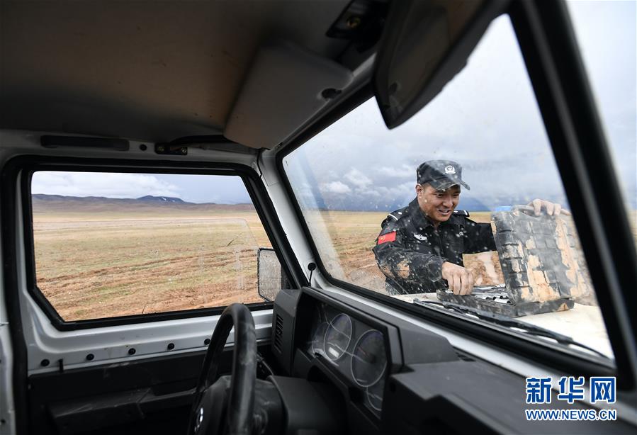 （圖文互動(dòng)）（2）記者手記：可可西里，&ldquo;挪&rdquo;向&ldquo;藏羚羊大產(chǎn)房&rdquo;的14個(gè)半小時(shí)