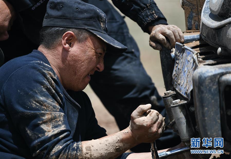 （圖文互動(dòng)）（5）記者手記：可可西里，&ldquo;挪&rdquo;向&ldquo;藏羚羊大產(chǎn)房&rdquo;的14個(gè)半小時(shí)