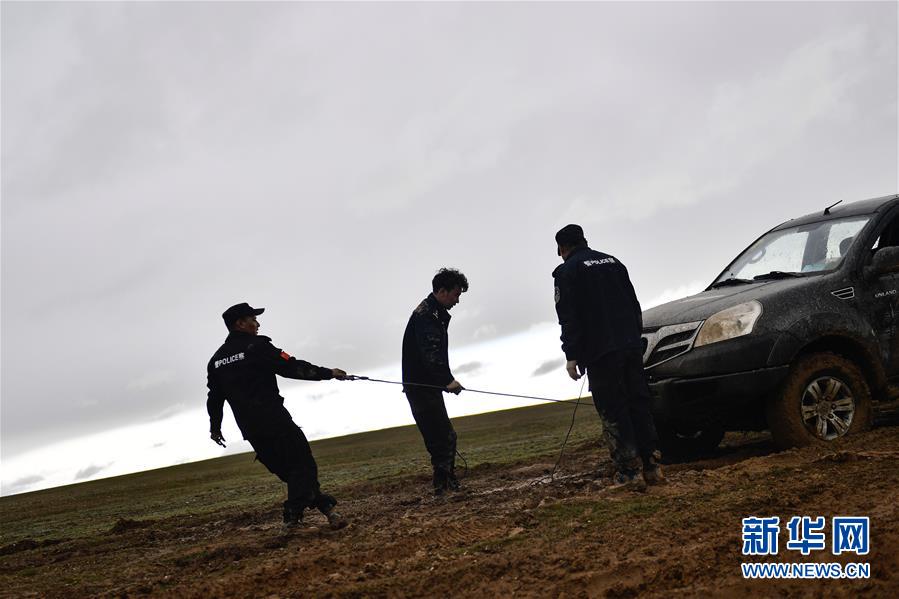 （圖文互動(dòng)）（10）記者手記：可可西里，&ldquo;挪&rdquo;向&ldquo;藏羚羊大產(chǎn)房&rdquo;的14個(gè)半小時(shí)