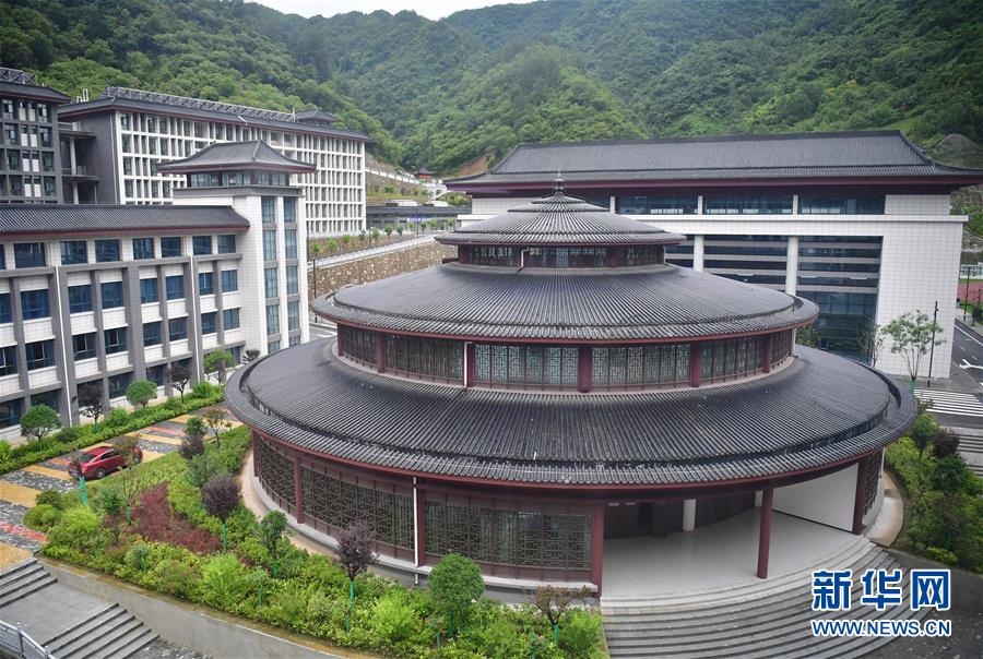 （新華視點(diǎn)&middot;圖文互動）（4）學(xué)校建漂亮點(diǎn)本無錯，為何這所&ldquo;豪華中學(xué)&rdquo;讓人困惑？