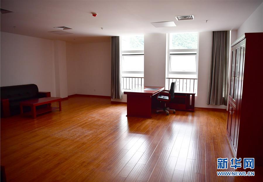 （新華視點(diǎn)&middot;圖文互動）（6）學(xué)校建漂亮點(diǎn)本無錯，為何這所&ldquo;豪華中學(xué)&rdquo;讓人困惑？