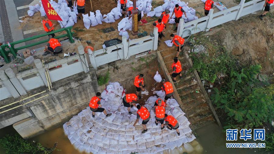 （防汛抗洪&middot;一線人物&middot;圖文互動）（1）集智戰(zhàn)洪魔&mdash;&mdash;陸軍某舟橋旅重舟一營抗洪記事