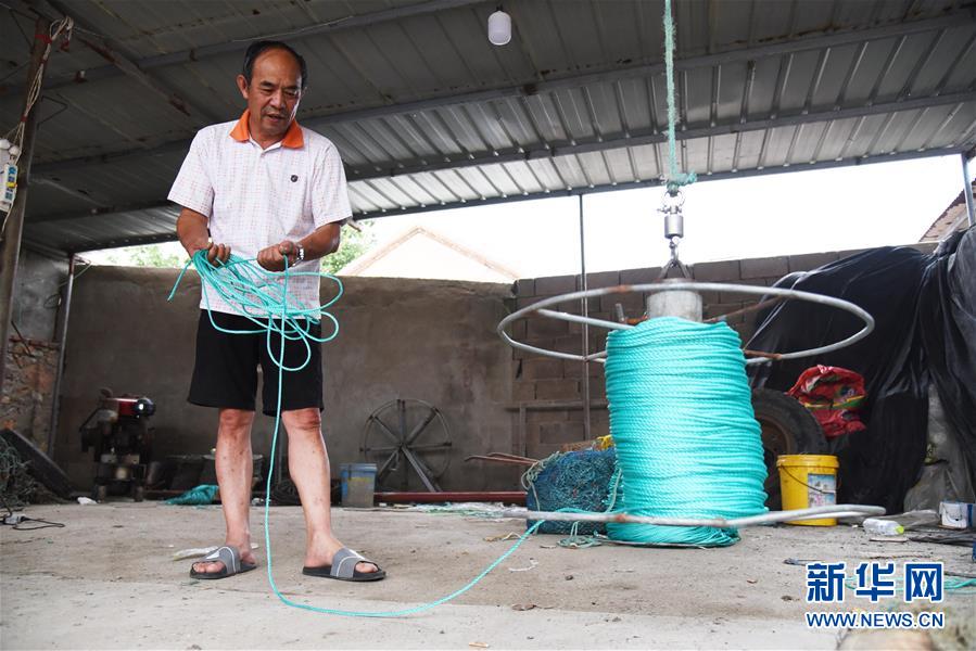 （走向我們的小康生活&middot;圖文互動）（5）長島漁民的扇貝喜事：從請客求人買到供不應求