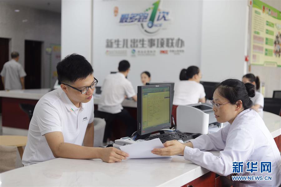 （新華全媒頭條&middot;總書記推動(dòng)的改革身邊事&middot;行政體制改革篇&middot;圖文互動(dòng)）（1）特寫：追問(wèn)&ldquo;一件事&rdquo;