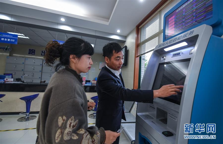 （新華全媒頭條&middot;總書記推動(dòng)的改革身邊事&middot;行政體制改革篇&middot;圖文互動(dòng)）（8）特寫：追問(wèn)&ldquo;一件事&rdquo;