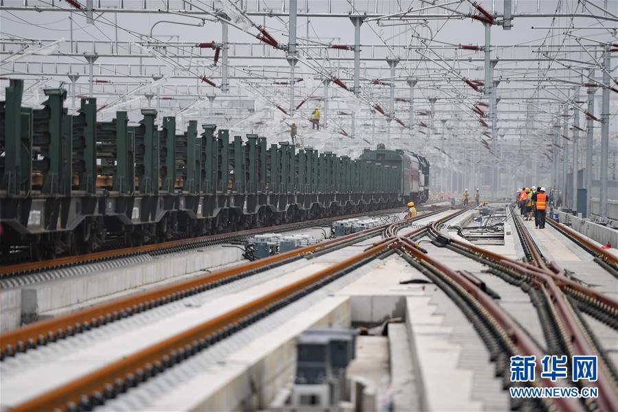 （新華全媒頭條&middot;圖文互動）（2）&ldquo;1毫米&rdquo;之內(nèi)的智慧與引領(lǐng)&mdash;&mdash;寫在智能高鐵京雄城際全線軌道貫通之際