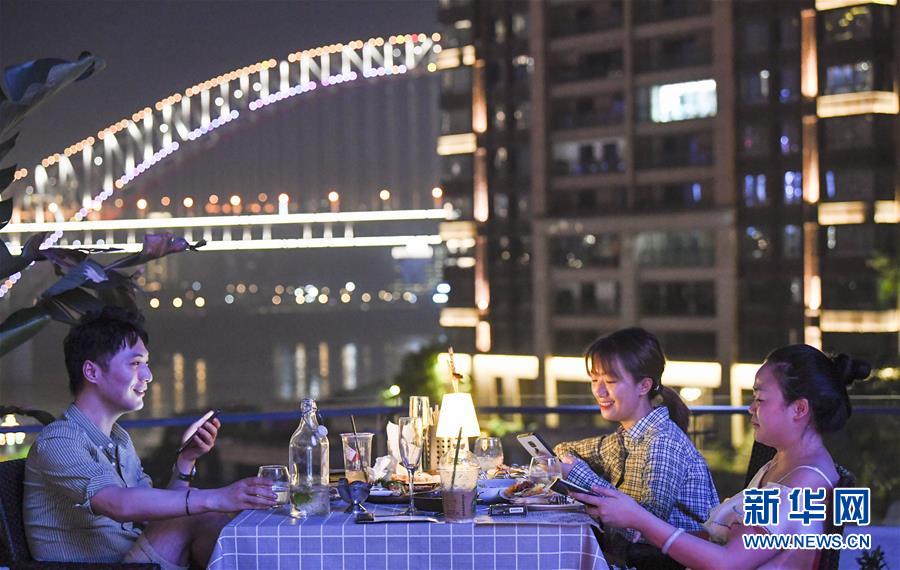 （新華全媒頭條&middot;走向我們的小康生活&middot;圖文互動）（12）大城大鄉(xiāng)的&ldquo;幸福協奏曲&rdquo;&mdash;&mdash;重慶推動高質量發(fā)展創(chuàng)造高品質生活紀事